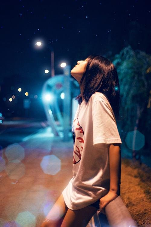 tearful alone girl pic